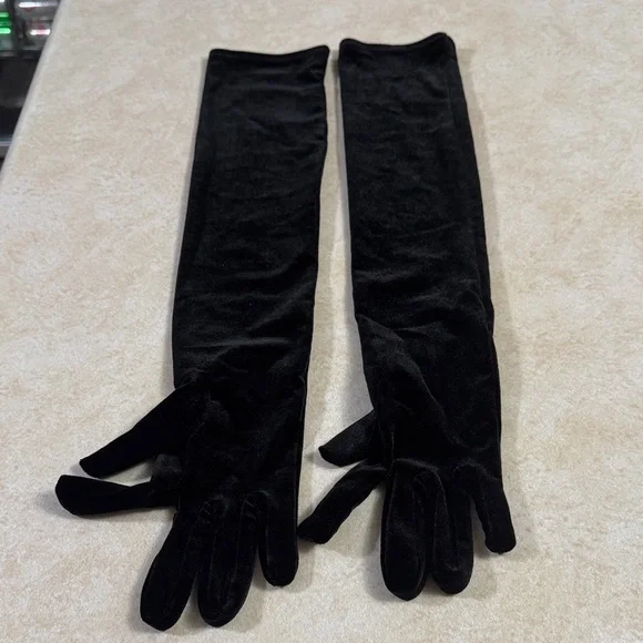 Opera Gloves Black Velvet - Picture 3 of 3